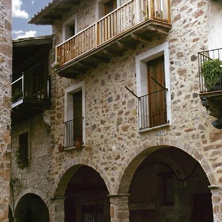 Allotjaments Placa Major-Grevol Santa Pau Ngoại thất bức ảnh